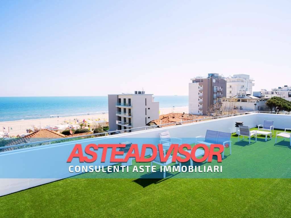 negozio in vendita a Riccione in zona Alba