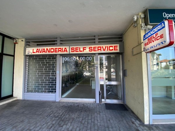 locale commerciale in vendita a Riccione