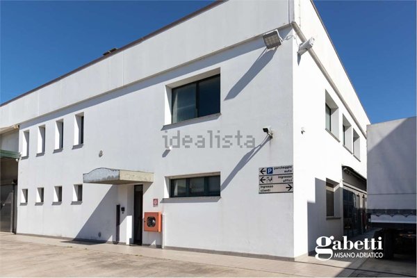 capannone in vendita a Riccione