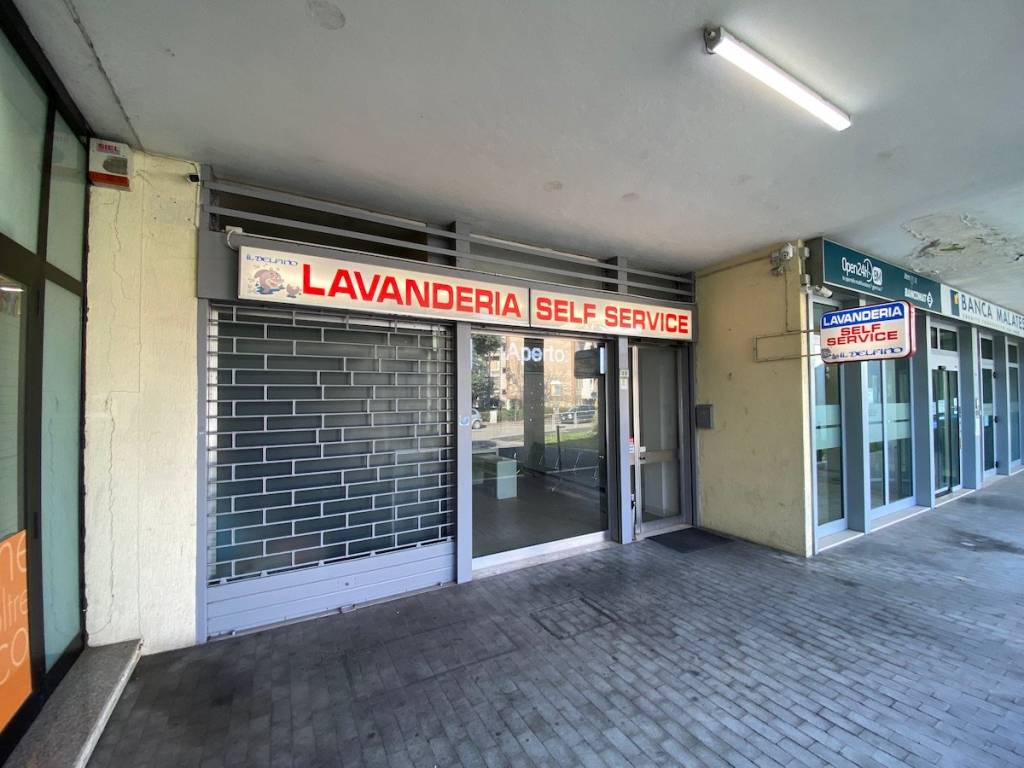 negozio in vendita a Riccione