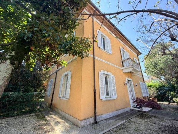 casa indipendente in vendita a Riccione