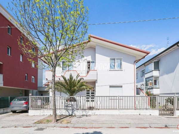 casa indipendente in vendita a Riccione