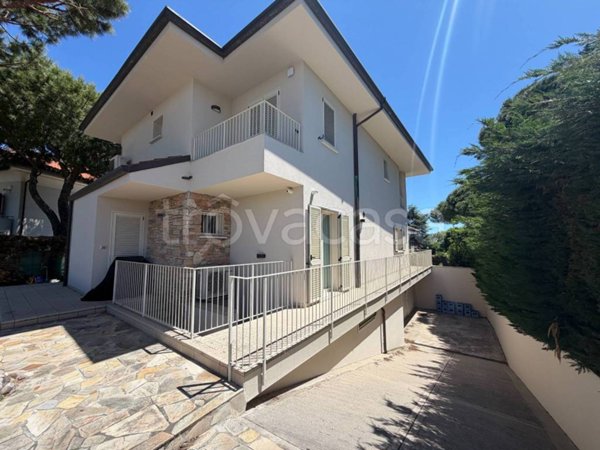 casa indipendente in vendita a Riccione