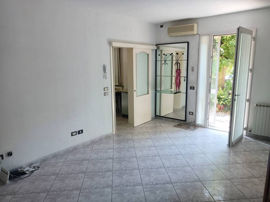 casa indipendente in vendita a Riccione in zona Alba