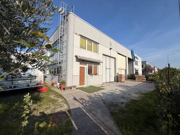 locale commerciale in vendita a Riccione in zona San Lorenzo