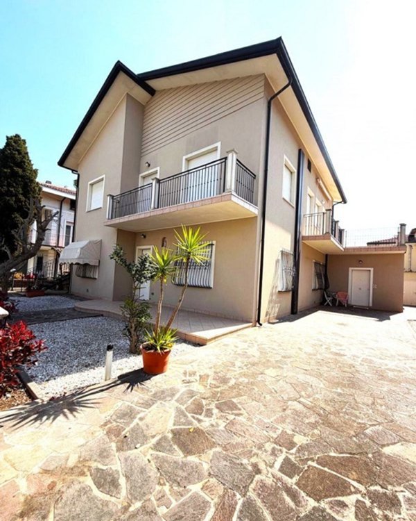 casa indipendente in vendita a Riccione