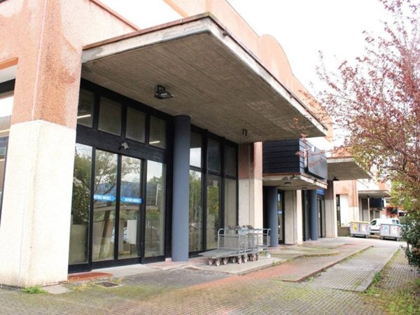 locale commerciale in vendita a Riccione
