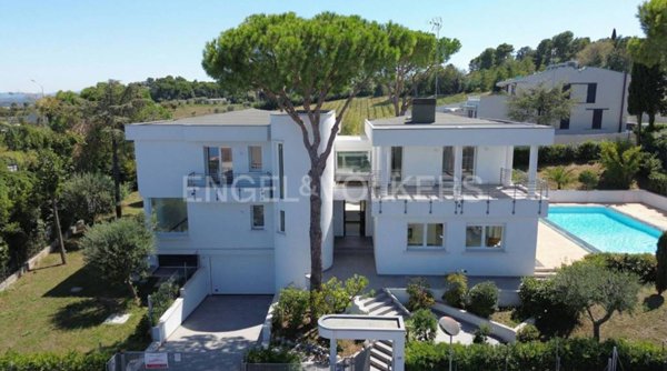 casa indipendente in vendita a Riccione in zona Marano