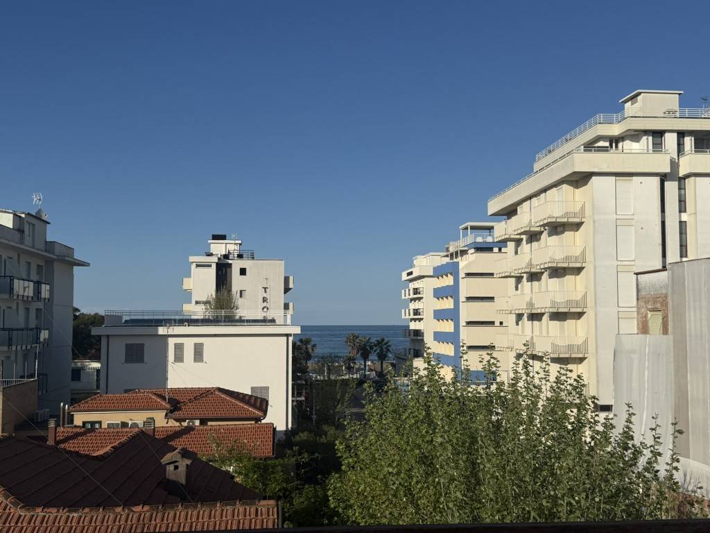 appartamento in vendita a Riccione in zona Alba