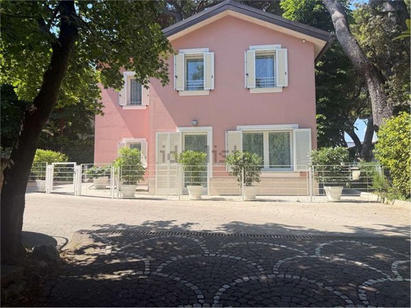 appartamento in vendita a Riccione in zona Centro Storico