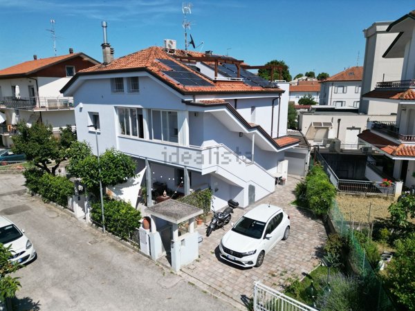casa indipendente in vendita a Riccione