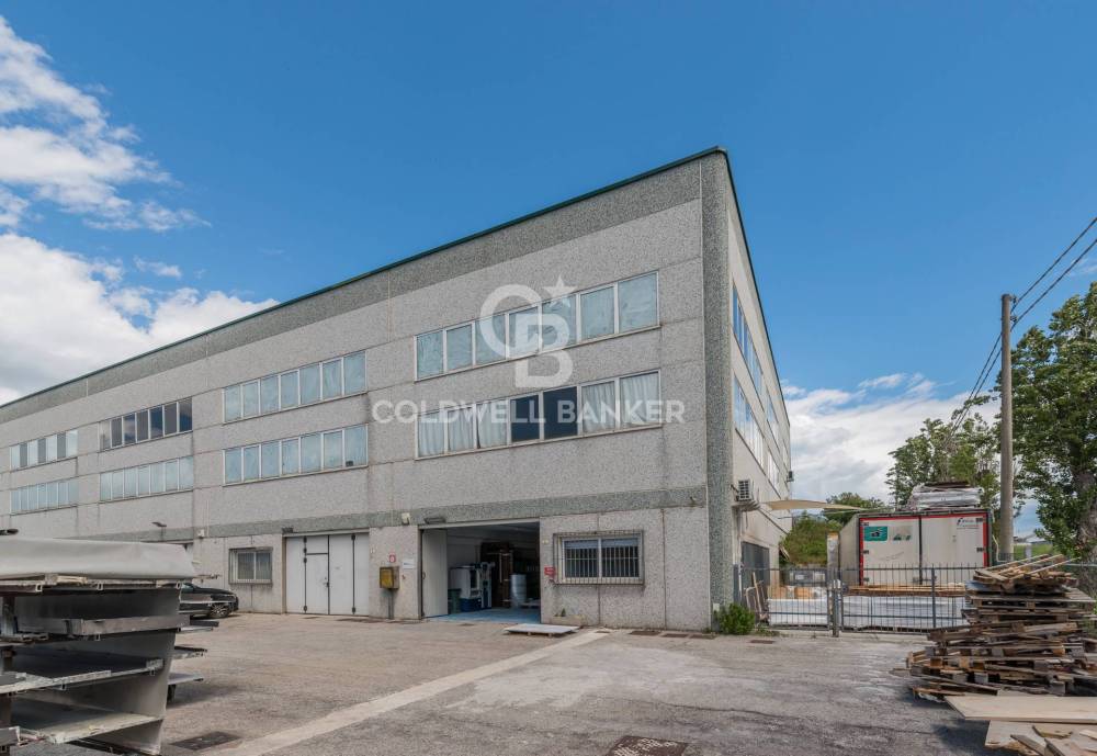 locale commerciale in vendita a Riccione