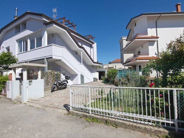casa indipendente in vendita a Riccione
