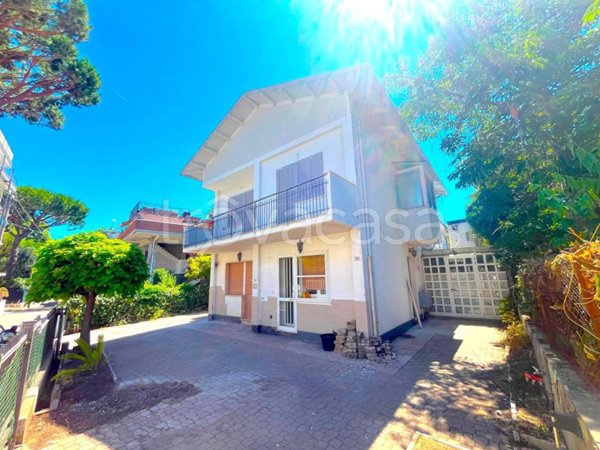 appartamento in vendita a Riccione in zona Alba