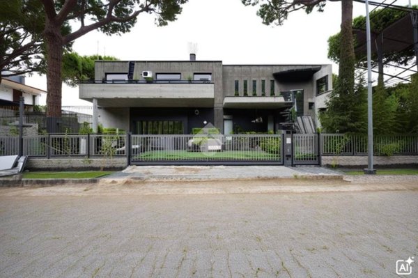 locale commerciale in vendita a Riccione