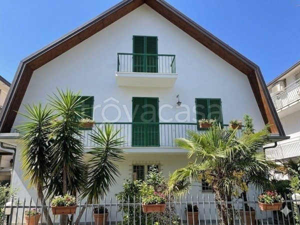 casa indipendente in vendita a Riccione