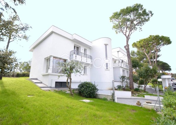 casa indipendente in vendita a Riccione