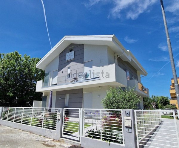 appartamento in vendita a Riccione in zona Marano