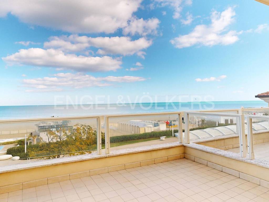 appartamento in vendita a Riccione in zona Alba