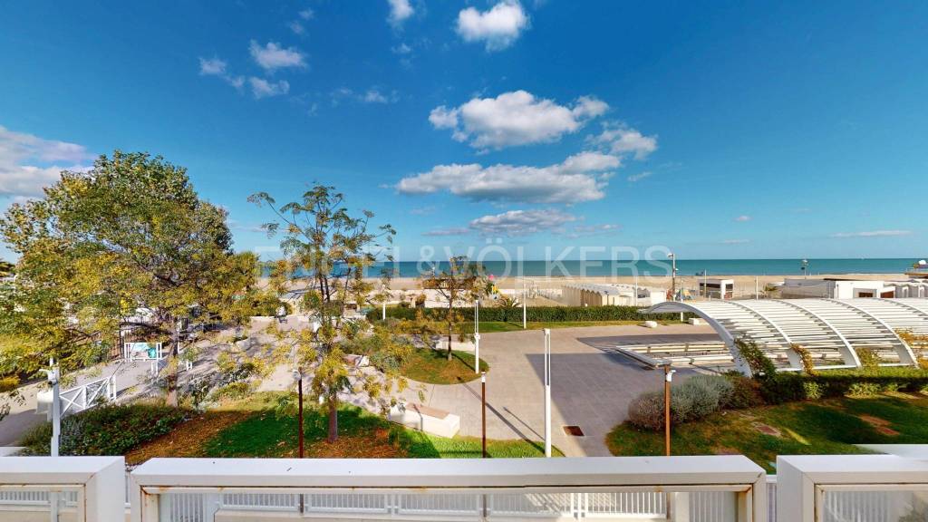 appartamento in vendita a Riccione in zona Alba