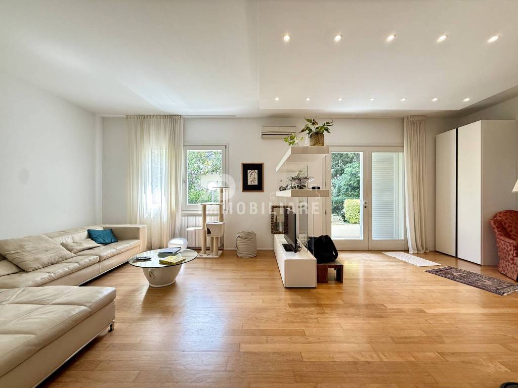 casa indipendente in vendita a Riccione