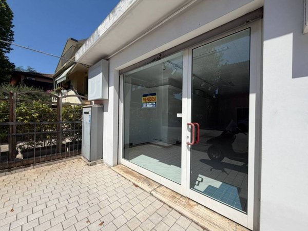 negozio in vendita a Riccione in zona Centro Storico