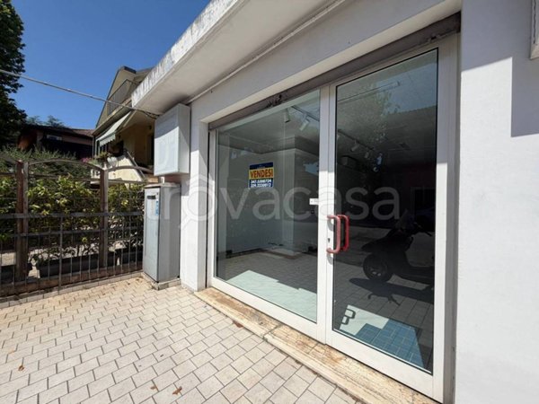 negozio in vendita a Riccione