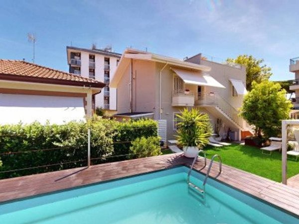 casa indipendente in vendita a Riccione in zona Alba