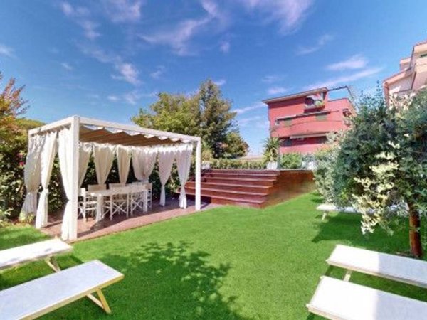 casa indipendente in vendita a Riccione in zona Alba