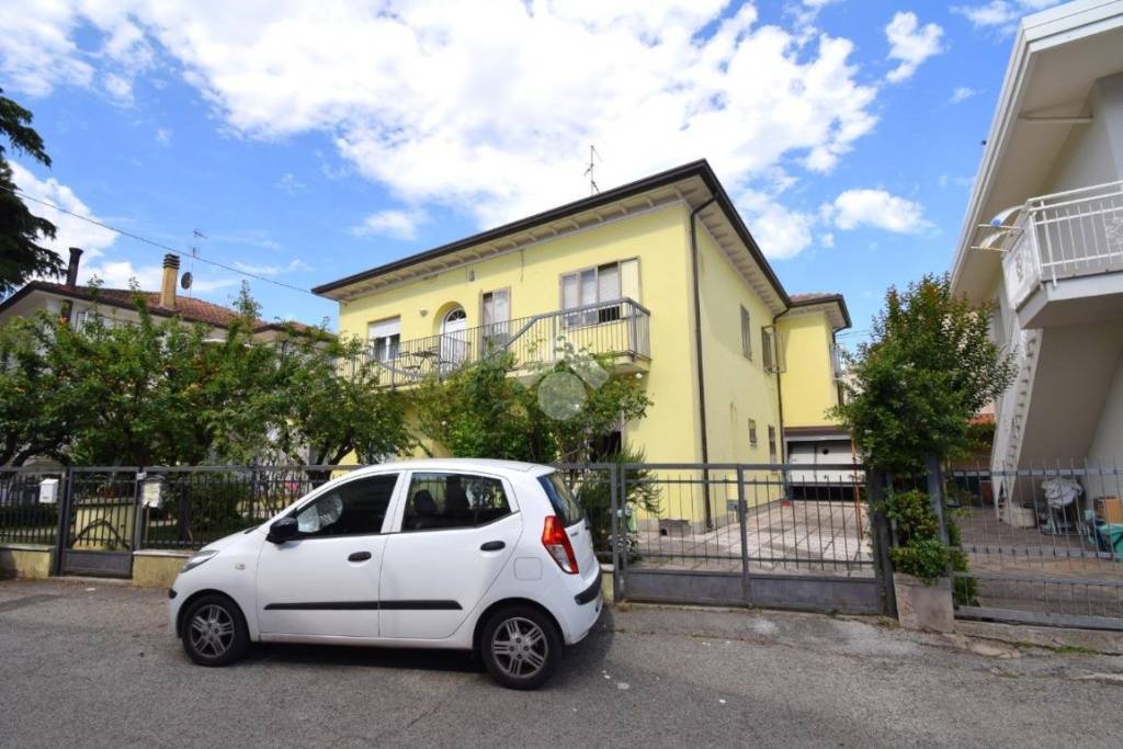 casa indipendente in vendita a Riccione