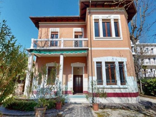 casa indipendente in vendita a Riccione