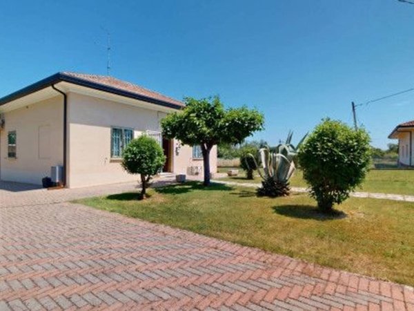 casa indipendente in vendita a Riccione