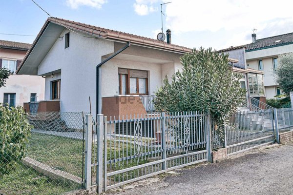 casa indipendente in vendita a Riccione