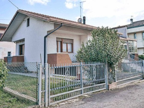 casa indipendente in vendita a Riccione