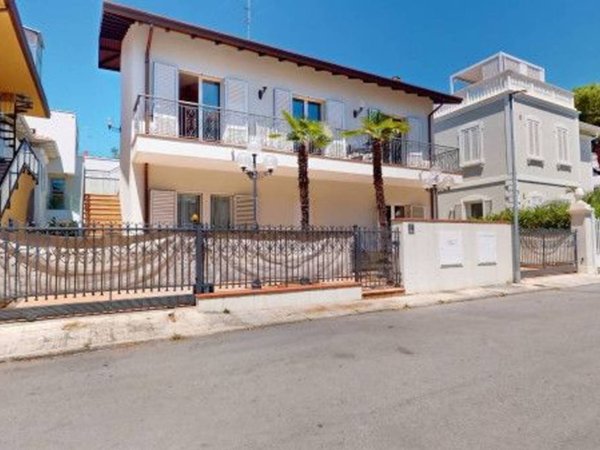 casa indipendente in vendita a Riccione in zona Alba