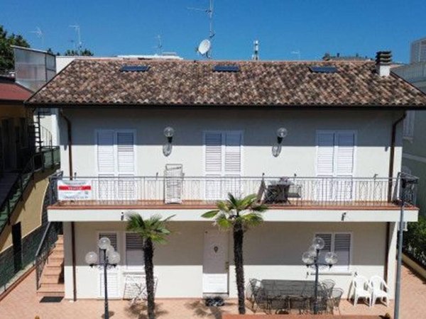 casa indipendente in vendita a Riccione in zona Alba
