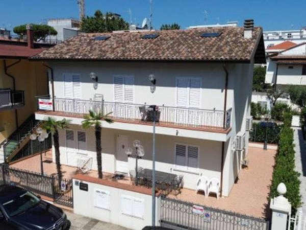 casa indipendente in vendita a Riccione in zona Alba