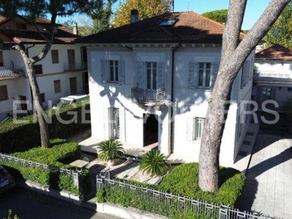 casa indipendente in vendita a Riccione in zona Centro Storico