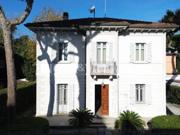 casa indipendente in vendita a Riccione in zona Centro Storico