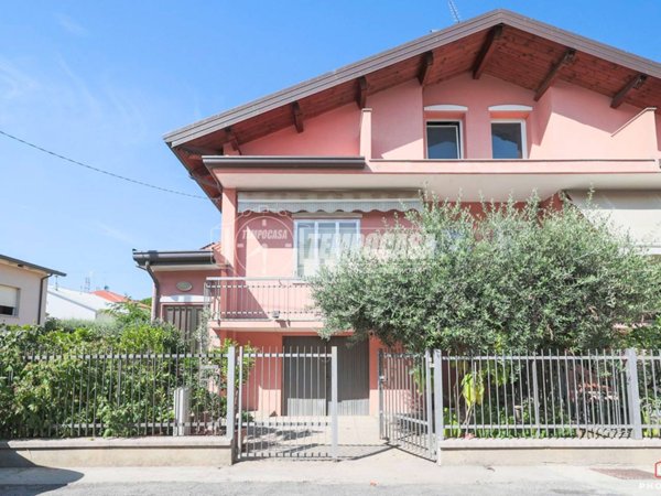 casa indipendente in vendita a Riccione