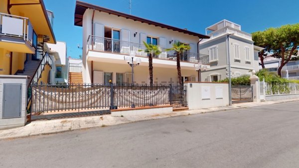casa indipendente in vendita a Riccione in zona Alba