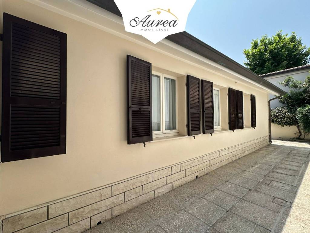 casa indipendente in vendita a Riccione