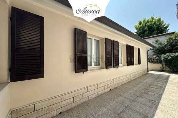 casa indipendente in vendita a Riccione