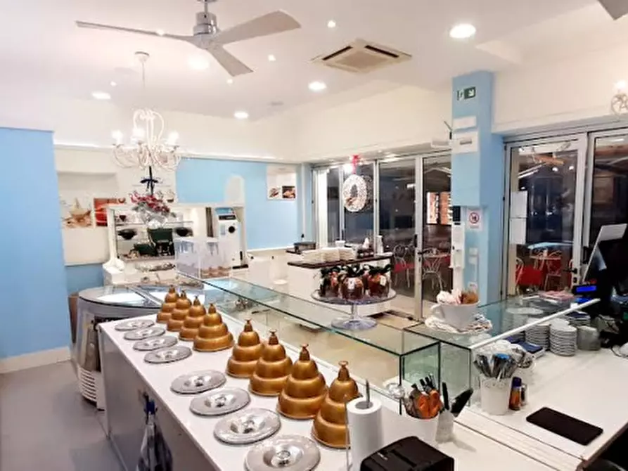 negozio in vendita a Riccione in zona Centro Storico
