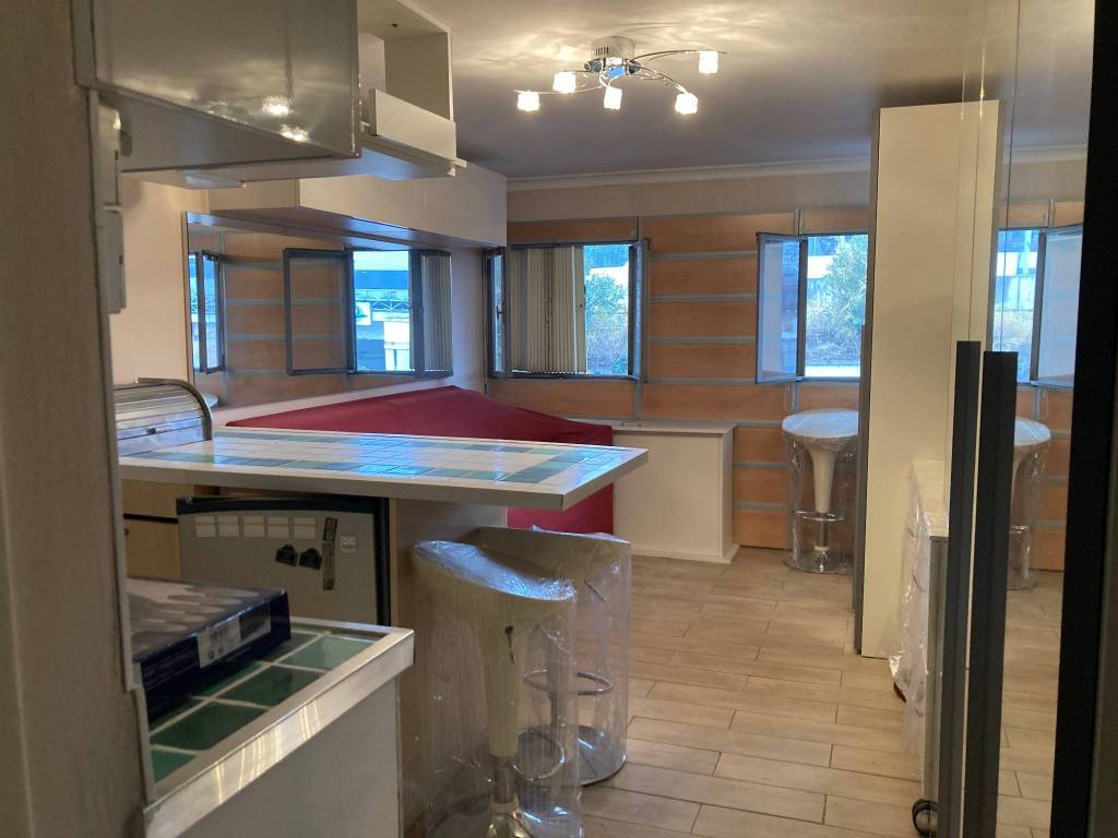 locale di sgombero in vendita a Riccione