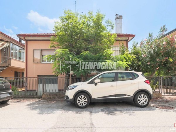 casa indipendente in vendita a Riccione