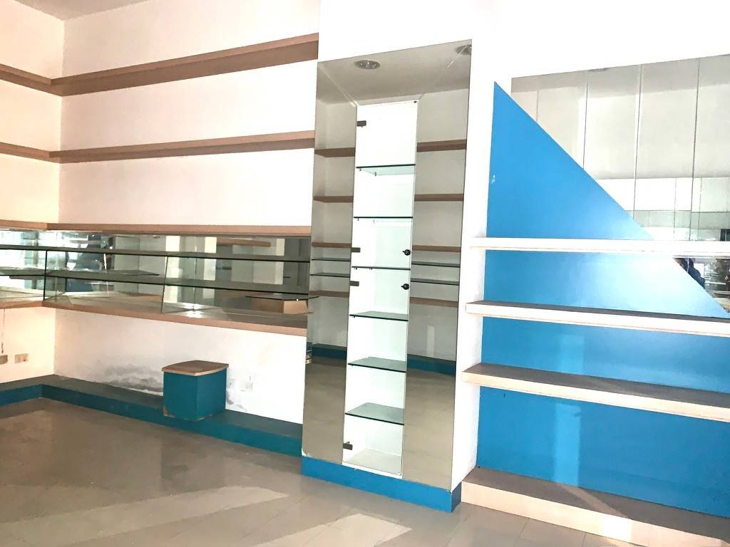 negozio in vendita a Riccione in zona Centro Storico
