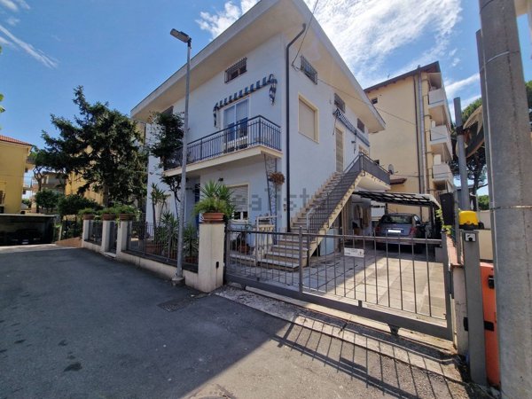 casa indipendente in vendita a Riccione