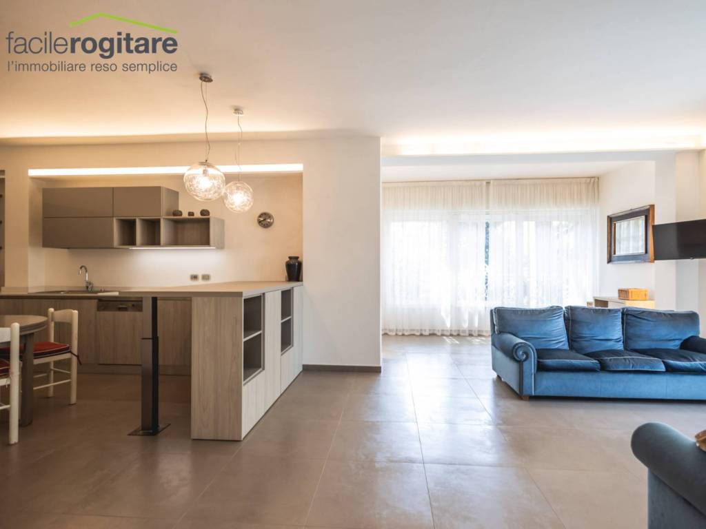 casa indipendente in vendita a Riccione in zona Centro Storico