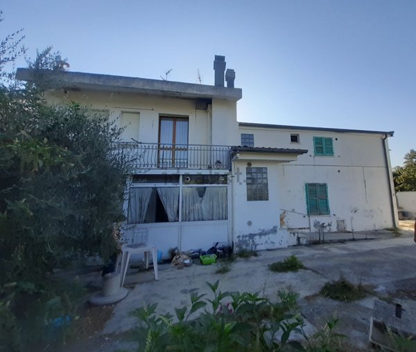 casa indipendente in vendita a Riccione in zona Marano